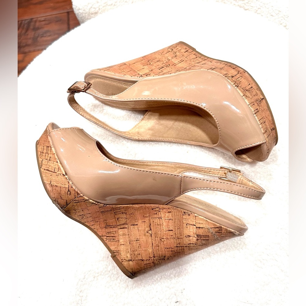 Chinese Laundry Patent Nude Platform Sandals - Picture 2 of 6